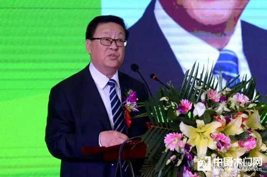 中國(guó)木材與木制品流通協(xié)會(huì)木門窗專業(yè)委員會(huì)會(huì)長(zhǎng)張國(guó)林