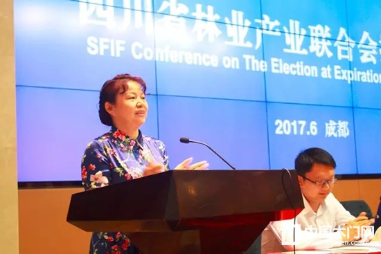 新當(dāng)選會長、四川省林業(yè)廳副廳長包建華