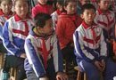 霍爾茨開(kāi)啟“溫暖行動(dòng)”公益活動(dòng)，為希望小學(xué)的孩子捐贈(zèng)棉衣