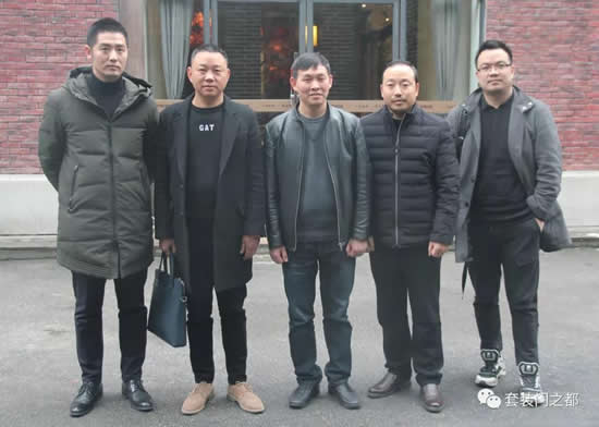 重慶部份木門(mén)整裝企業(yè)匯集協(xié)會(huì)討論行業(yè)培訓(xùn)