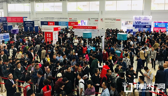 上?？諆粽? /> 
</p>
<p>
	<strong>IEQS2018完美收官</strong> 
</p>
<p>
	2018年4月28日，IEQS上?？諆粽乖谏虾Ｐ聡H博覽中心完美謝幕。根據最新統(tǒng)計，展會三天共接待來自澳大利亞、英國、臺灣地區(qū)、香港地區(qū)、伊朗、新加坡、韓國、日本、美國、印度尼西亞、馬來西亞、法國、意大利等各個國家和地區(qū)的海內外觀眾共21199 人次，其中經銷商32% ，物業(yè)及保潔11%，公共采購8%，空凈企業(yè)7%，地產開發(fā)及運營15%，裝潢工程及設計10%，酒店、餐飲等公共空間17%，同比增長8.97%。不少廠商和供應商現(xiàn)場達成合作共識，展會現(xiàn)場豐富的體驗活動，精彩的論壇分享，讓展商、觀眾滿意歸，并對于上海空凈展的專業(yè)性和互動性表示高度的認可。
</p>
<p>
	<strong>全新變革，蓄勢待發(fā)</strong> 
</p>
<p>
	2019年，上海空凈展在延續(xù)上屆展會優(yōu)勢的基礎上，IEQS上海空凈展全面聯(lián)合上海博華旗下CCE上海國際清潔技術與設備博覽會、CFME上海國際物業(yè)管理產業(yè)展覽會及CVS中國國際自助服務產品及自動售貨系統(tǒng)展亮相上海新國際博覽中心N1—N4館，打造酒店展二期N館系列展全新商業(yè)格局，并在展會面積、觀眾資源全面升級。
</p>
<p align=