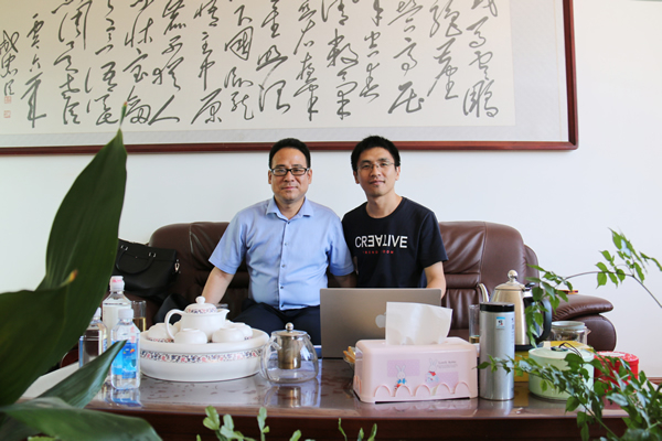 老友記|中國木門網(wǎng)王易參觀青島恒家祥木門工廠，探討交流木門企業(yè)發(fā)展路線