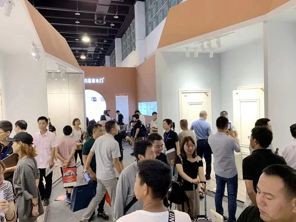 嘉尊木門：第十屆永康門博會，為您開啟財富之門！