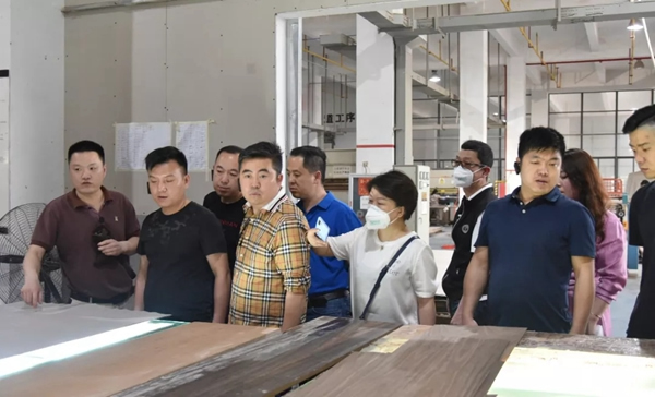 圖森整體木作中堅(jiān)俱樂(lè)部嵊州會(huì)議成功召開