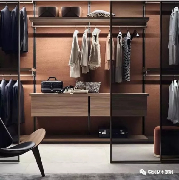 森潤整木定制：現代輕奢掛墻式衣帽間設計應用全面解析！