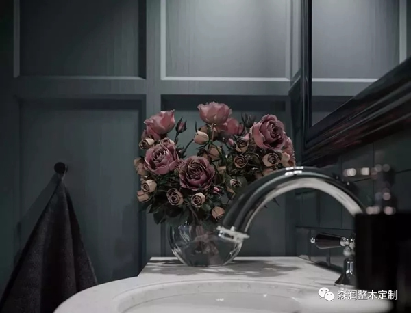 森潤整木定制：色調(diào)單一成主流，2019后現(xiàn)代原木護(hù)墻板