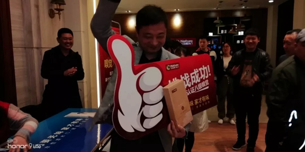 大自然木門首屆嗅覺(jué)挑戰(zhàn)賽，大伙們?cè)凇熬郾娐勏恪保?  src=