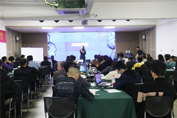 喬金斯耐思迪商學(xué)院課程培訓(xùn)會(huì)、校企授牌儀式成功開講與舉行！