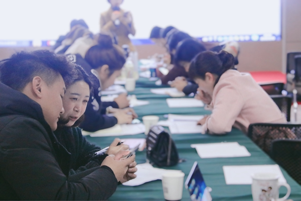 喬金斯耐思迪商學(xué)院課程培訓(xùn)會(huì)、校企授牌儀式成功開講與舉行！