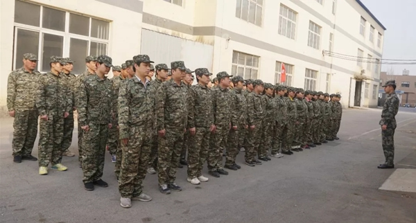 三峰木門第三生產(chǎn)中心軍訓活動，迷彩盛放！