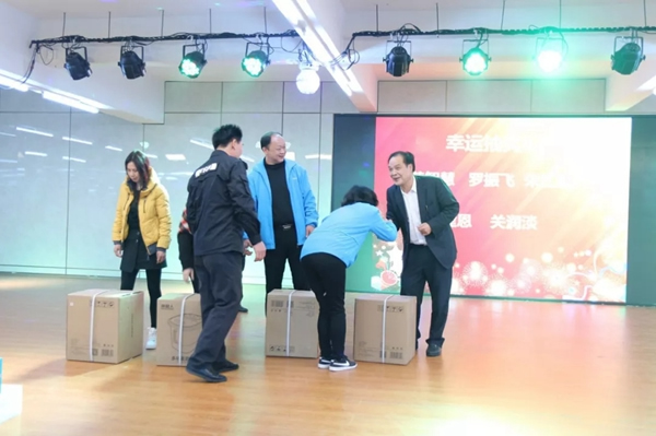 潤成創(chuàng)展木門：幸福是奮斗出來的！