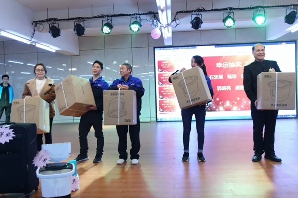 潤成創(chuàng)展木門：幸福是奮斗出來的！