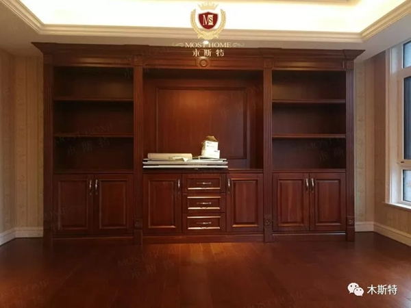 木斯特家裝現(xiàn)場(chǎng)直擊｜厚重大氣、形式功能統(tǒng)一的實(shí)木定制家居