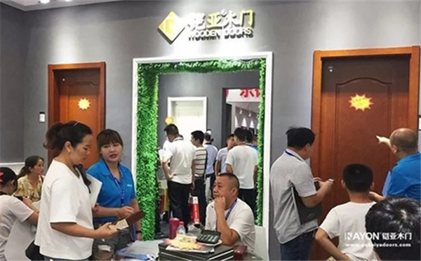 鎧亞木門|??2018感恩有您，2019繼續(xù)前行！