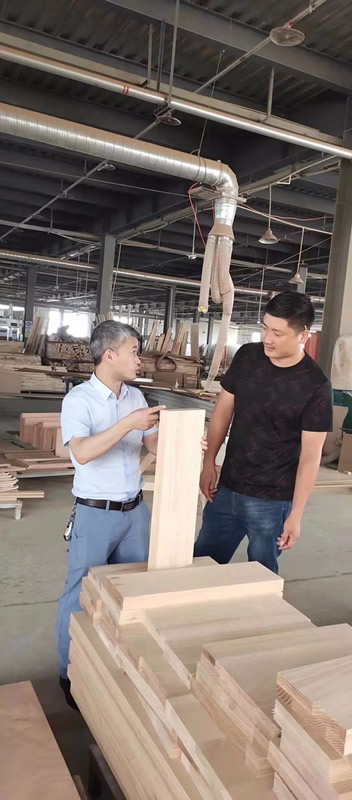 家家喜門業(yè)歡迎貴州省遵義市道真縣優(yōu)質客戶唐總蒞臨考察
