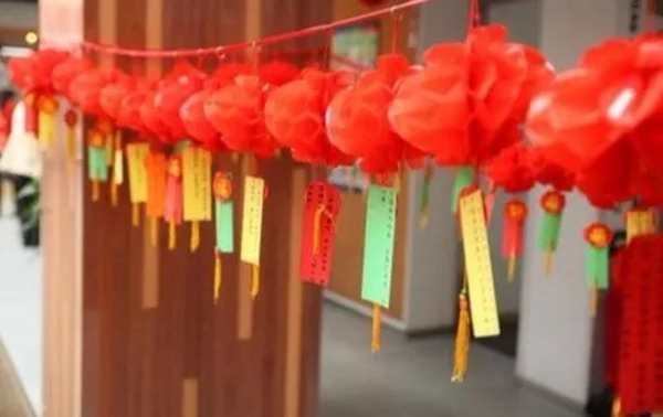 永佳無(wú)漆木門(mén)祝大家元宵佳節(jié)月圓人安！