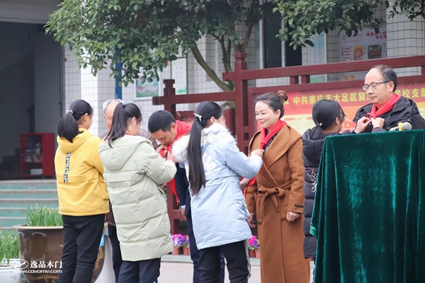 逸品木門愛心捐助復(fù)隆實(shí)驗(yàn)學(xué)校
