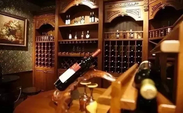 酒柜難以選擇？和府整木定制告訴你關(guān)于酒柜的那些事！