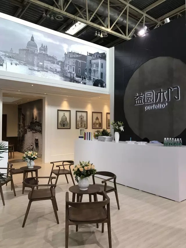 益圓木門(mén)的設(shè)計(jì)風(fēng)格 用時(shí)尚和設(shè)計(jì)引領(lǐng)輕奢生活