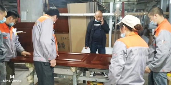 鼎薩木業(yè)生產(chǎn)經(jīng)營(yíng)全面恢復(fù)，滿懷豪情重啟品牌提升之路