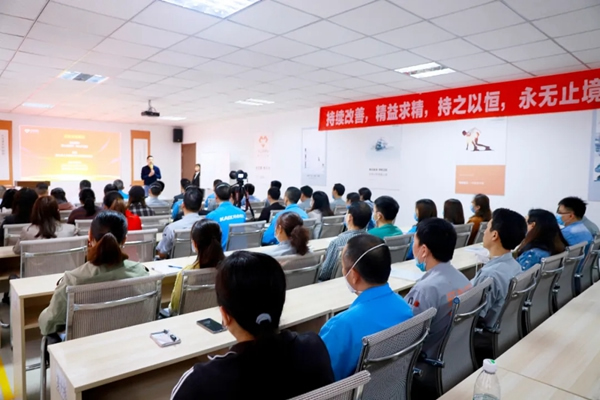 開(kāi)心木門(mén)企業(yè)文化發(fā)布暨彩虹行動(dòng)誓師大會(huì)圓滿舉行