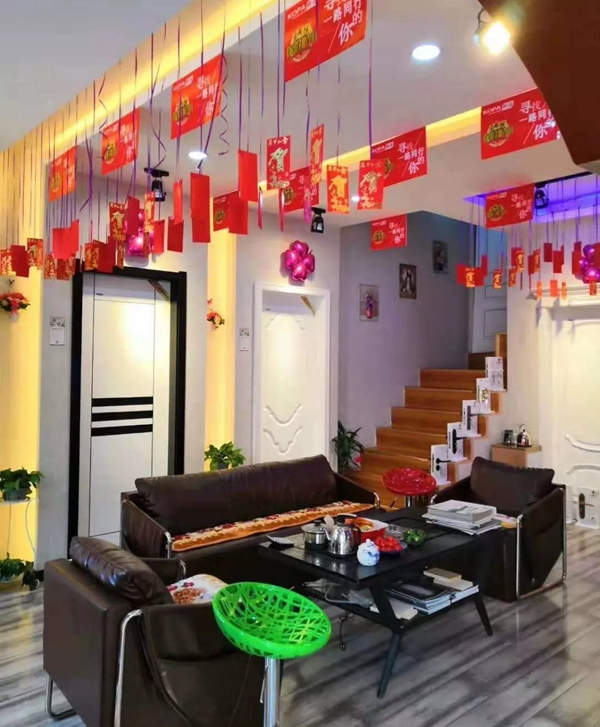 名人堂2|西安網(wǎng)紅小姐姐，和她不為人知的成長經(jīng)歷