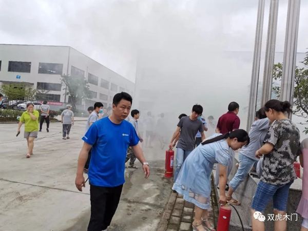 雙虎木門舉行消防演習，提升員工的消防意識