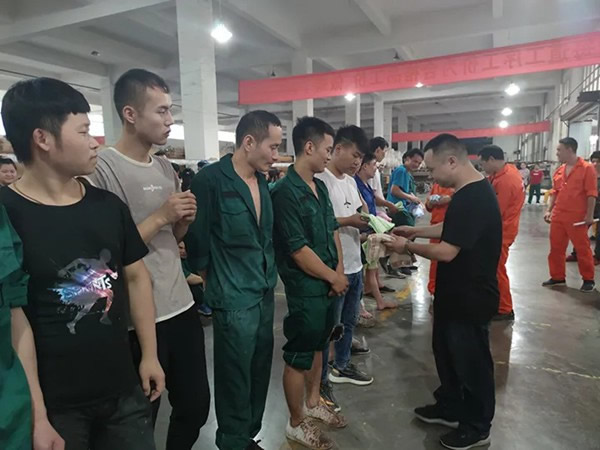 王力玉米木門舉行拔河比賽，促進(jìn)團(tuán)隊(duì)協(xié)作與凝聚力