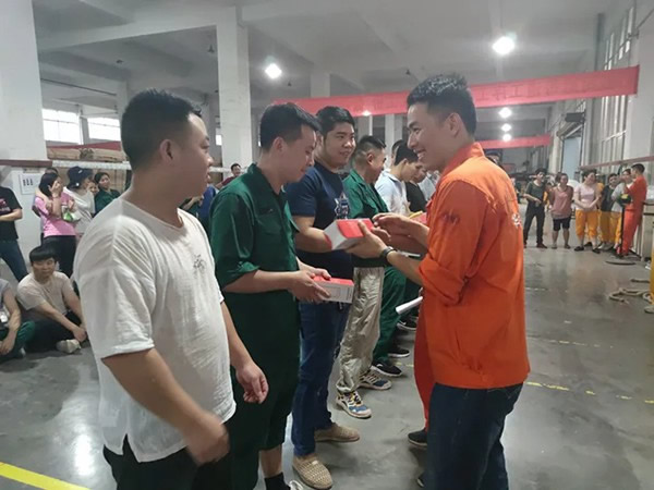 王力玉米木門舉行拔河比賽，促進(jìn)團(tuán)隊(duì)協(xié)作與凝聚力