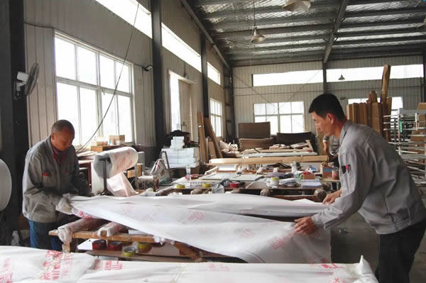 青島一木：實(shí)木門為什么這么貴，40多道工序缺一不可！