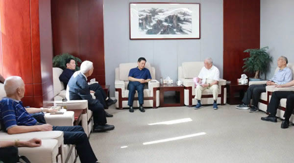 合肥市老干局市廳處第五黨支部走進(jìn)富煌集團(tuán)開展“黨員活動日”活動