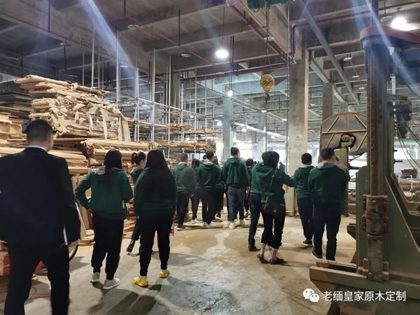 老緬皇家原木定制 | 貴陽以及武漢團(tuán)隊(duì)抵達(dá)重慶定制工廠進(jìn)行參觀學(xué)習(xí)交流