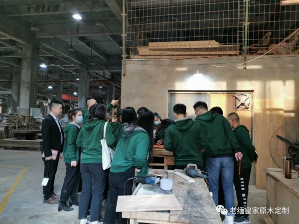 老緬皇家原木定制 | 貴陽以及武漢團(tuán)隊(duì)抵達(dá)重慶定制工廠進(jìn)行參觀學(xué)習(xí)交流