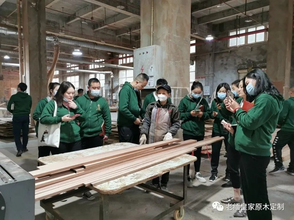老緬皇家原木定制 | 貴陽以及武漢團(tuán)隊(duì)抵達(dá)重慶定制工廠進(jìn)行參觀學(xué)習(xí)交流