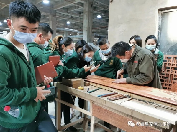老緬皇家原木定制 | 貴陽以及武漢團(tuán)隊(duì)抵達(dá)重慶定制工廠進(jìn)行參觀學(xué)習(xí)交流