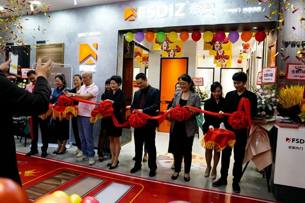 帝贊深圳龍崗店盛大開業(yè)！專業(yè)定制輕奢鋁木門