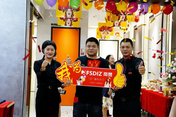 帝贊深圳龍崗店盛大開業(yè)！專業(yè)定制輕奢鋁木門