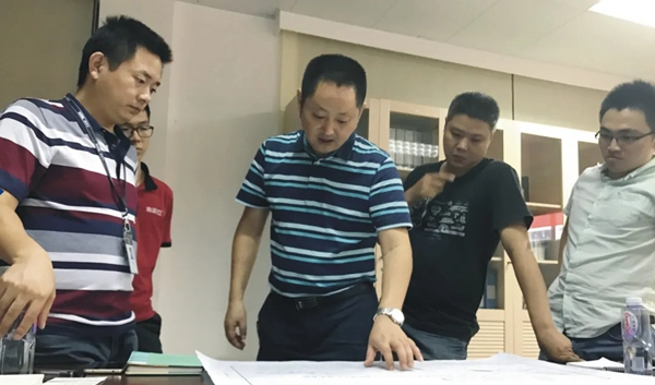 迪峰機械這款設備使得木門噴涂效率提高4倍！