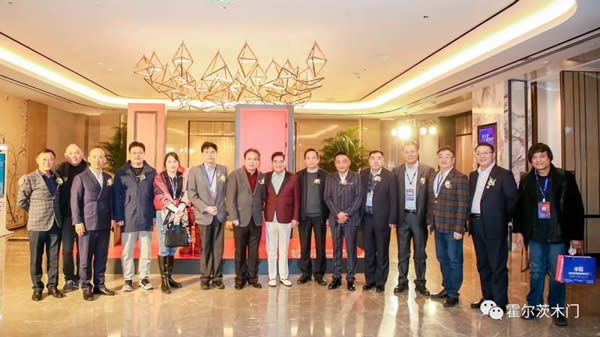 突破空間局限，呈現(xiàn)雙面美學(xué)，霍爾茨雙面雙色T型門成CBDA人氣爆款 