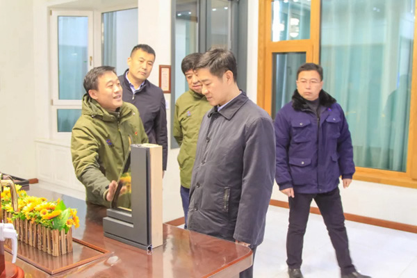 淄博高新區(qū)工委書記、管委會主任魏玉蛟一行 蒞臨盛達(dá)木門參觀調(diào)研