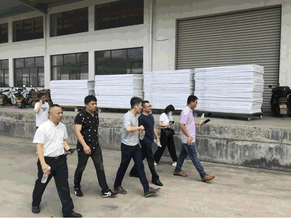 合力門(mén)業(yè)攀登不止 2021年我們來(lái)了！