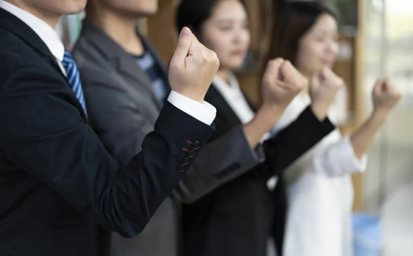 合力門(mén)業(yè)攀登不止 2021年我們來(lái)了！