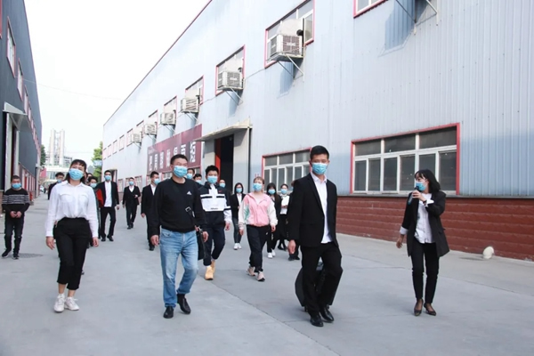 2021行業(yè)風(fēng)口高峰論壇暨歐麗亞木門招商財(cái)富峰會(huì)成功舉行