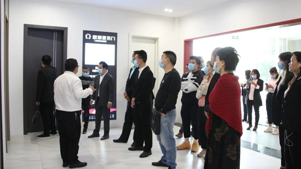 2021行業(yè)風(fēng)口高峰論壇暨歐麗亞木門招商財(cái)富峰會(huì)成功舉行