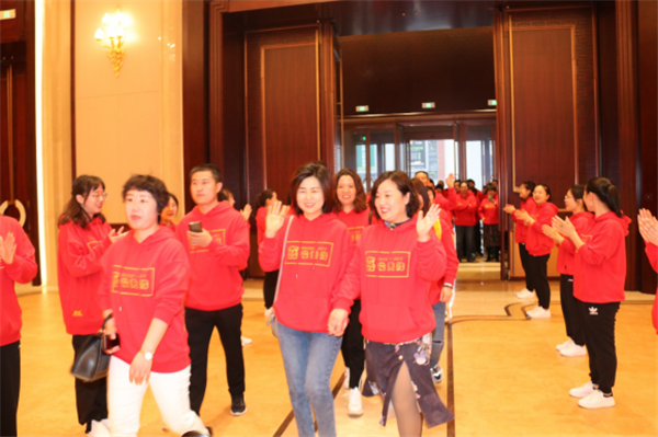 群喜木門：“銳意革新,礪行致遠(yuǎn)”2021年優(yōu)秀經(jīng)銷商峰會舉辦