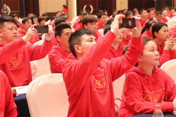 群喜木門：“銳意革新,礪行致遠(yuǎn)”2021年優(yōu)秀經(jīng)銷商峰會舉辦