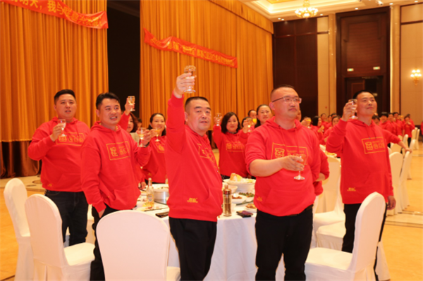 群喜木門：“銳意革新,礪行致遠(yuǎn)”2021年優(yōu)秀經(jīng)銷商峰會舉辦