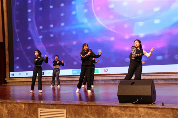 群喜木門：“銳意革新,礪行致遠(yuǎn)”2021年優(yōu)秀經(jīng)銷商峰會舉辦