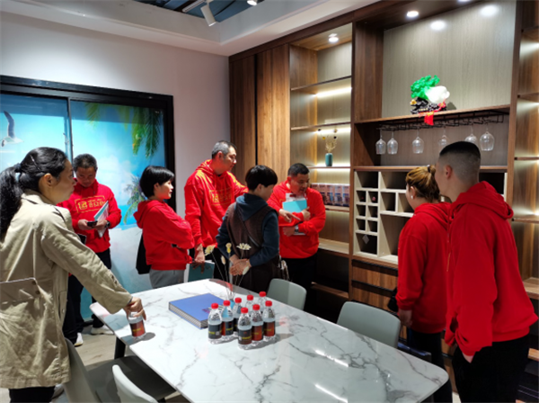 群喜木門：“銳意革新,礪行致遠(yuǎn)”2021年優(yōu)秀經(jīng)銷商峰會舉辦