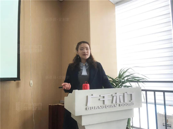 廣千木門整木定制：廣千商學院2104班圓滿結(jié)束！